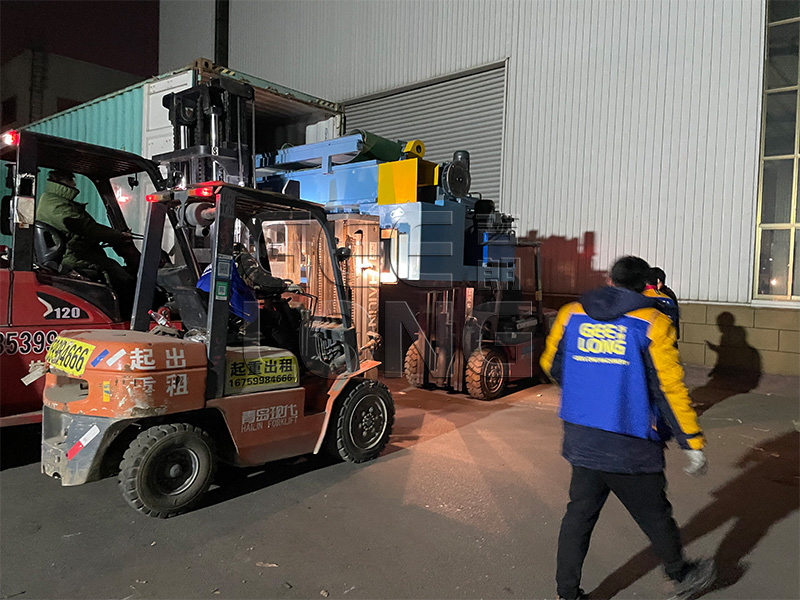 GEELONG a exporté une ligne de machines d'épluchage de placage entièrement automatique de 8 pieds