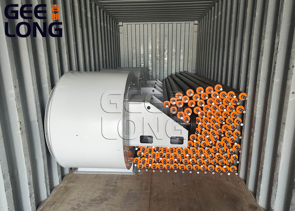 Machine de séchoir à placage de type rouleau en porcelaine exportée vers la Russie par Shandong Geelong Machinery Company.